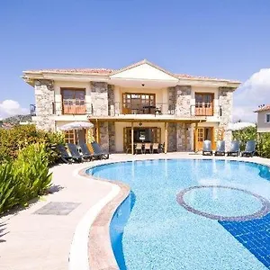 Havuzlu Villa